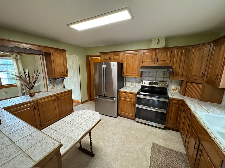 804 Elmwood Ln — Photo 9