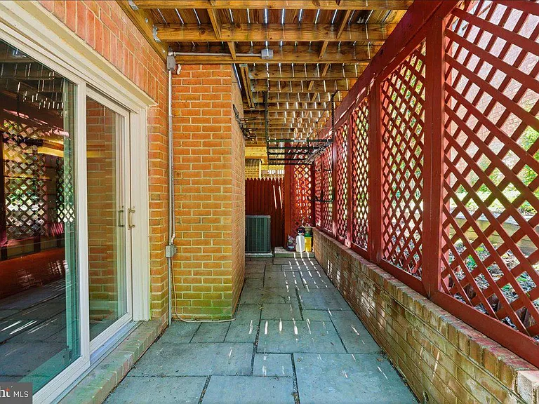 1433 McLean Mews Ct — Photo 44
