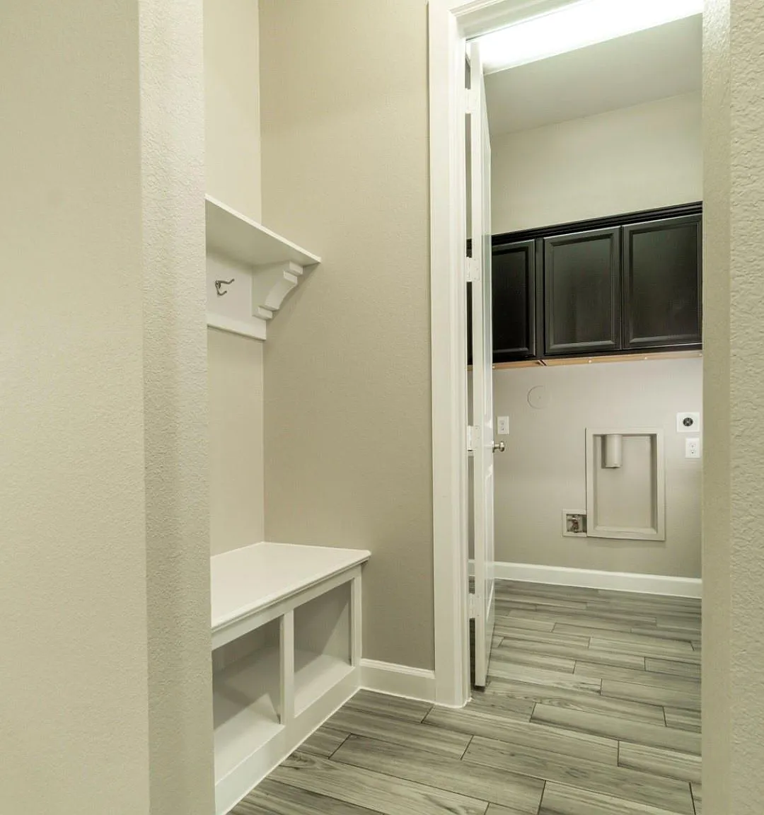 3 bed, 2.0 bath, 2204 sqft, $3,100 — Photo 3