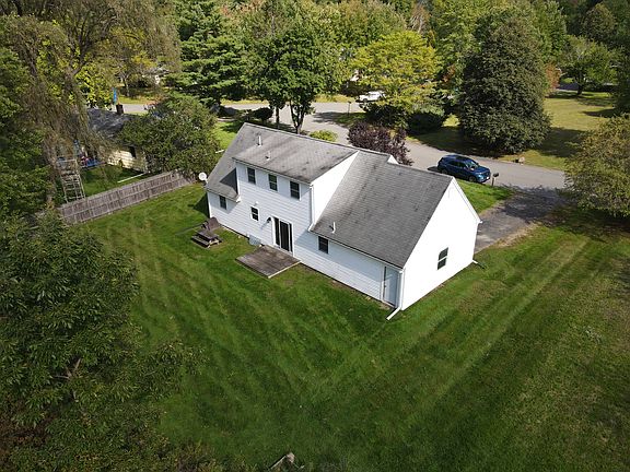 2nd image of 5 Surrey Ln