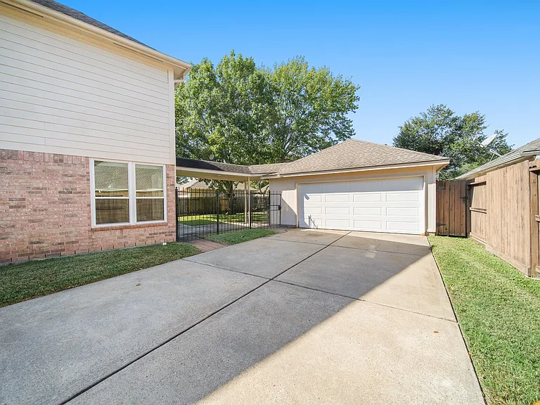 16322 Drystone Ln — Photo 4