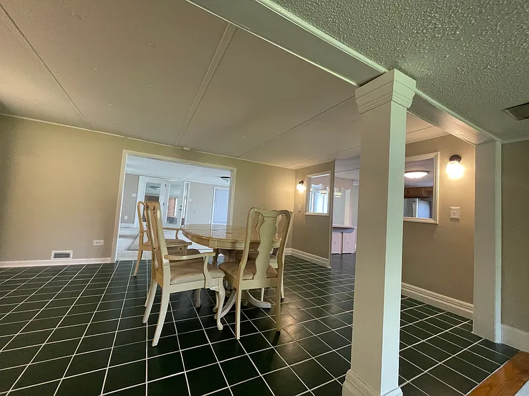 289 S Williams St — Photo 3