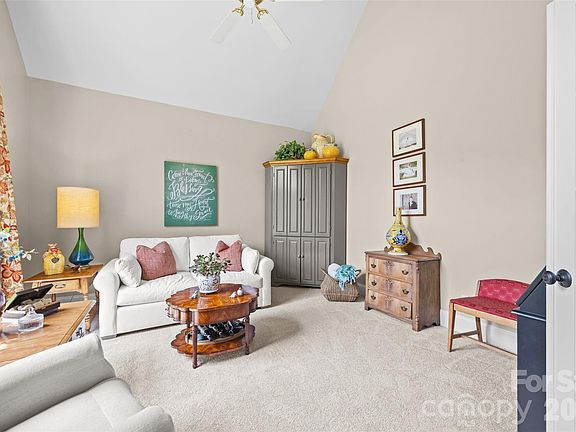 5th image of 1428 Lacy Ln