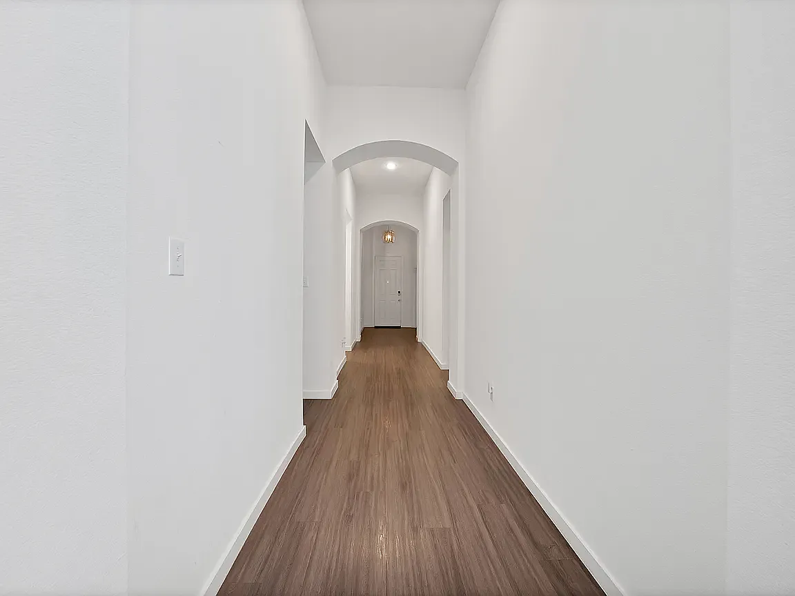 4 bed, 2291 sqft, $2,900 — Photo 2