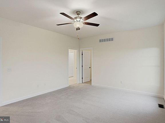 5th image of 302 Greenbrook Dr