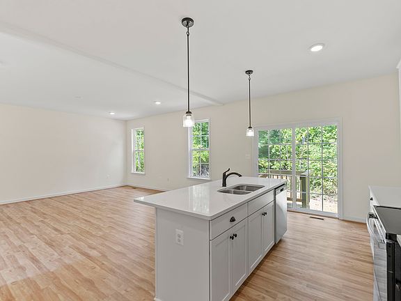 5th image of 249 Fairview Dr