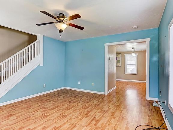 3rd image of 117 W Franklin St