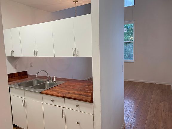 4th image of 941 Park Ave #B