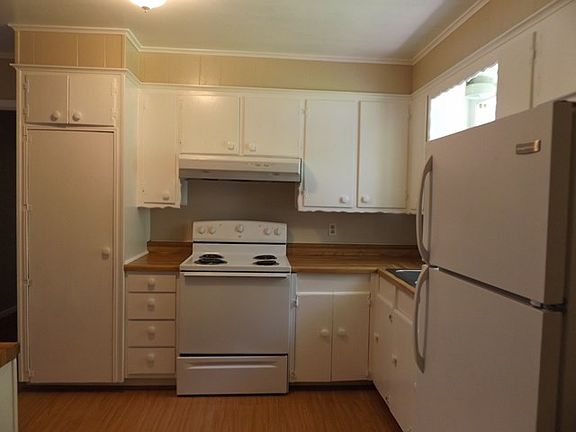 3rd image of 105 Gayle St