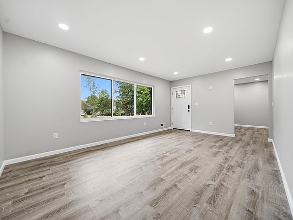 3rd image of 1291 Woodland Dr