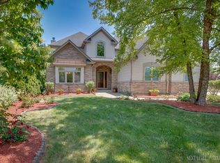 921 S Chatham Ave, Addison, IL 60101