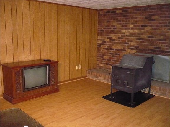 5th image of 361 Jeanette Dr