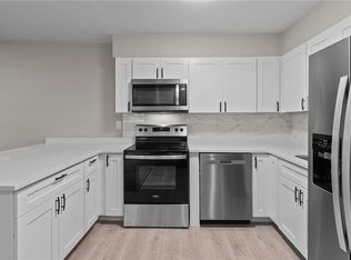 141 Edaville Ct, Warwick, RI 02886
