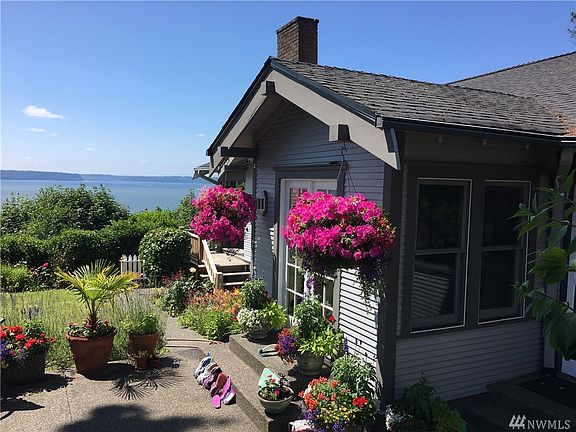 4th image of 6118 Olympic Dr NE