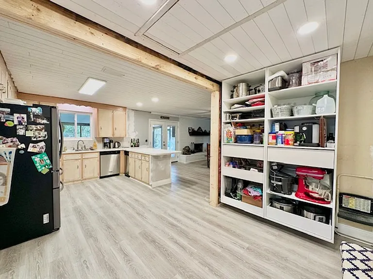 203 Hastings Ct — Photo 10