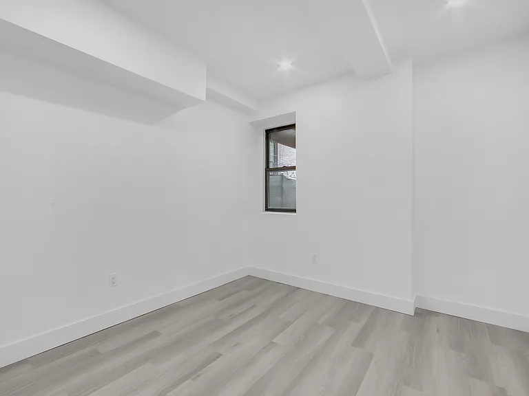 157 E 18th St #L1 — Photo 7