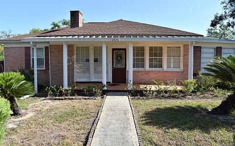 1st image of 2570 Lakeview Dr