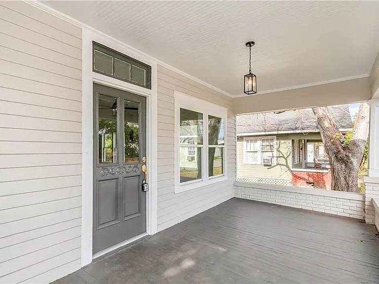 704 Marine St — Photo 3