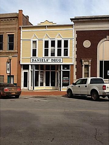 1st image of 206 W Oklahoma Ave