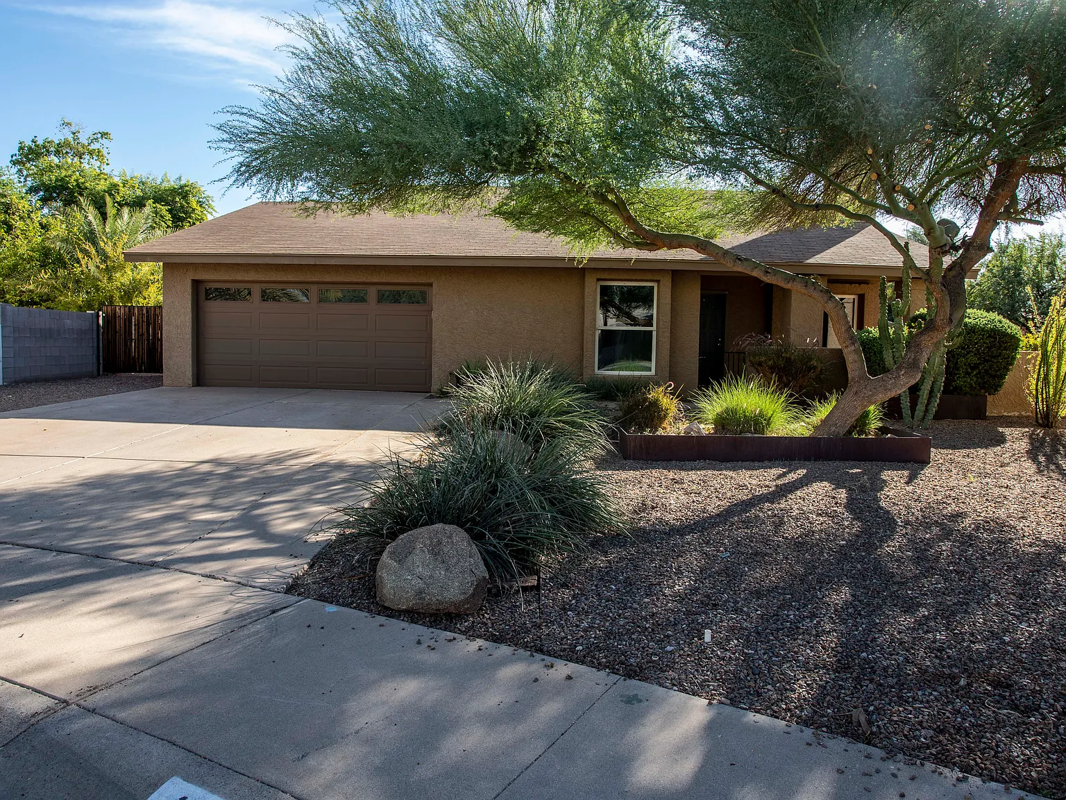 4 bed, 2004 sqft, $2,800 — Photo 2