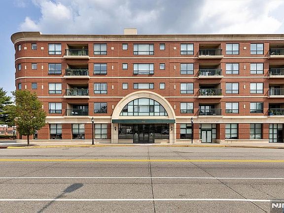3rd image of 1 Orient Way APT 202