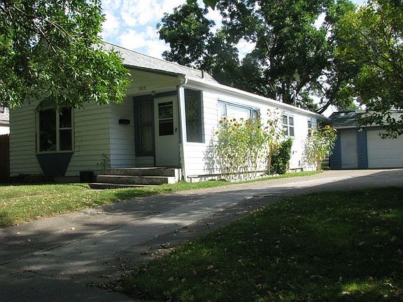 Large private parking with a garage