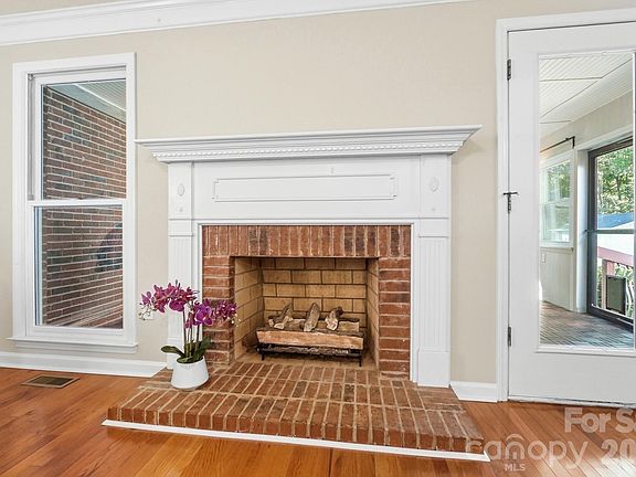 5th image of 416 Ambrose Ln