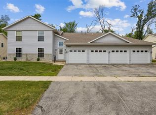 3921 Lexington Dr NE APT B, Cedar Rapids, IA 52402