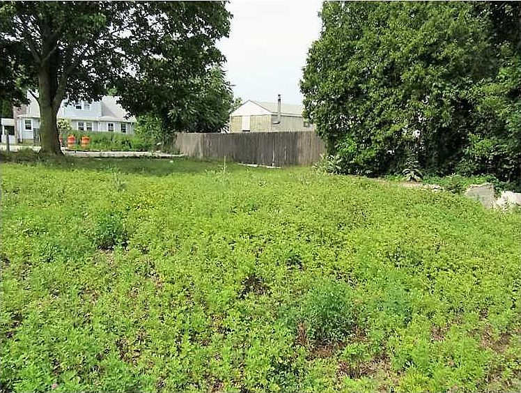 2nd image of 1741 Plainfield Pike