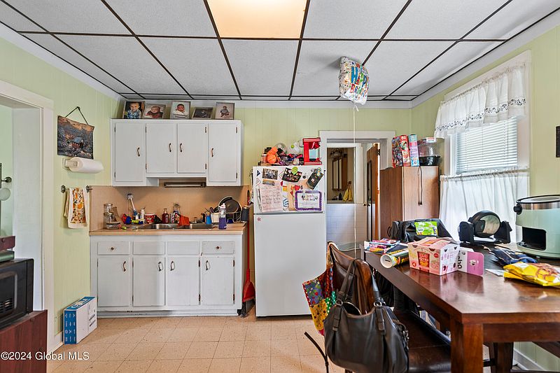 5th image of 28 Ellsworth Street