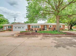 1327 Cheyenne Dr, Enid, OK 73703