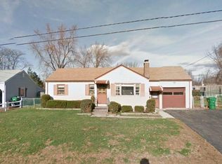 62 Alfred St, Chicopee, MA 01020