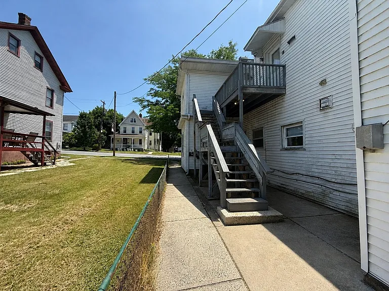 421 North St — Photo 16