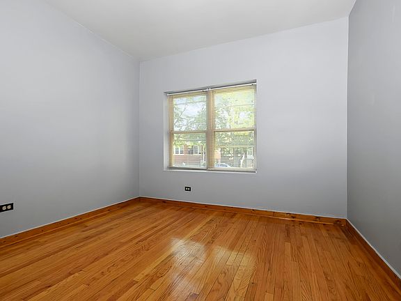 5th image of 6001-05 S Whipple St #1