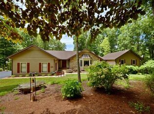 150 Thrashing Rock Dr, Hendersonville, NC 28739