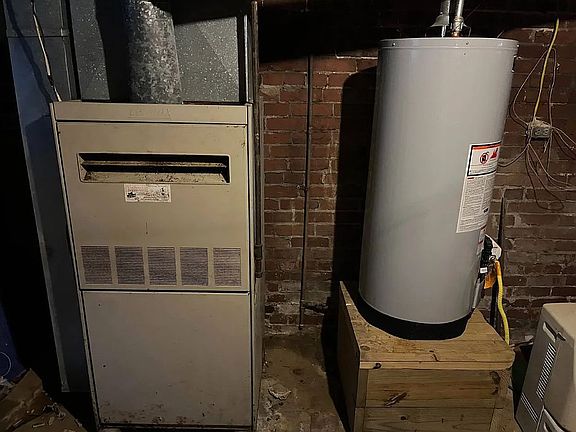 4th image of 441 S Chestnut St