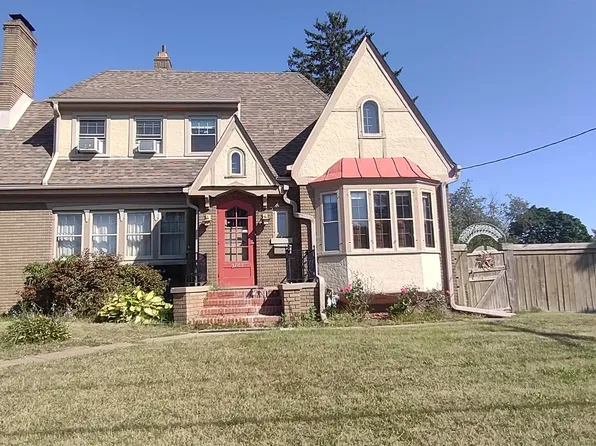 2702 E State St, Rockford, IL 61108