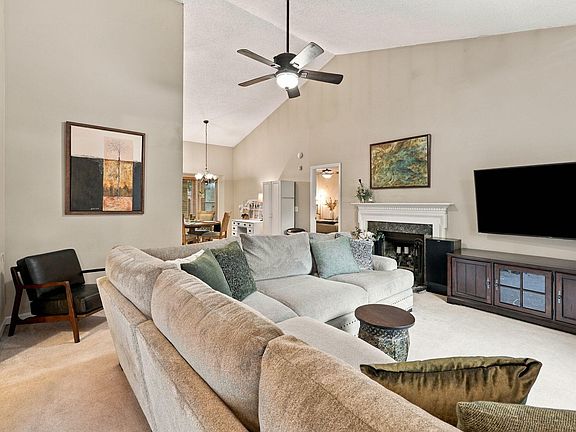 3rd image of 2809 Stageline Dr