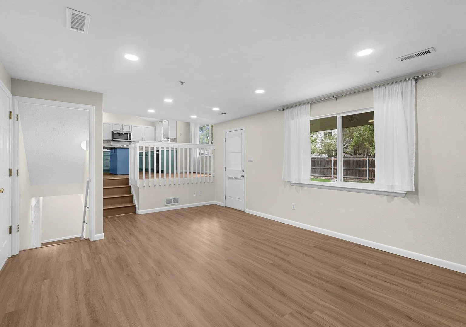 Modern 4-Bedroom, 3-Bathroom 3-Story Home with Solar & 2-Car Garage — Photo 4
