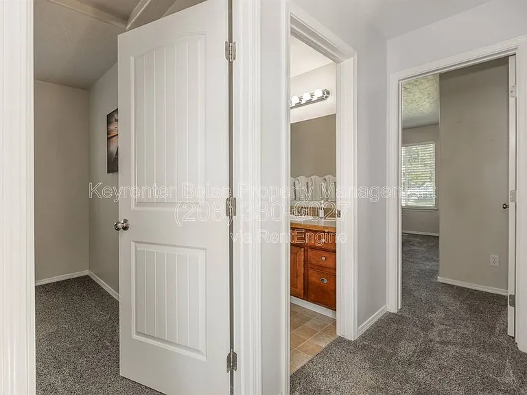 879 N Traquair Pl — Photo 17