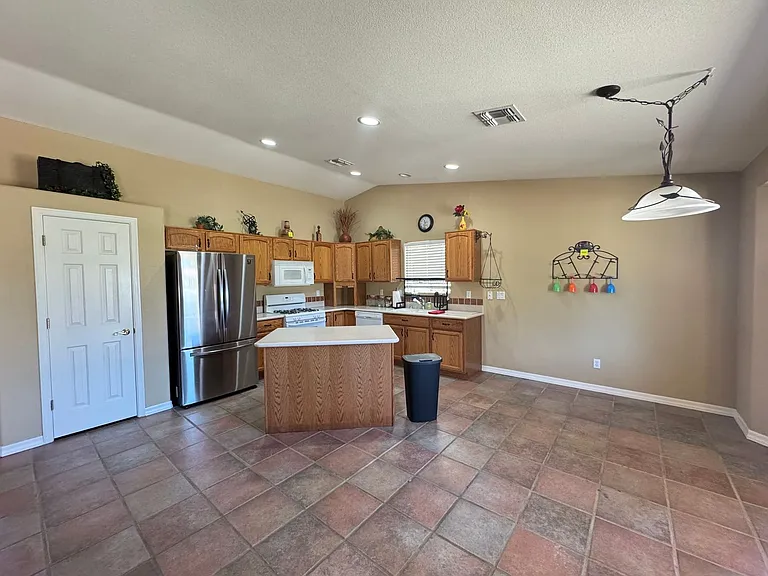 2037 E Desert Palms Dr — Photo 10