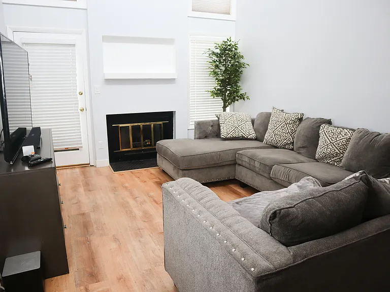 1050 S Monaco Pkwy #78 — Photo 6