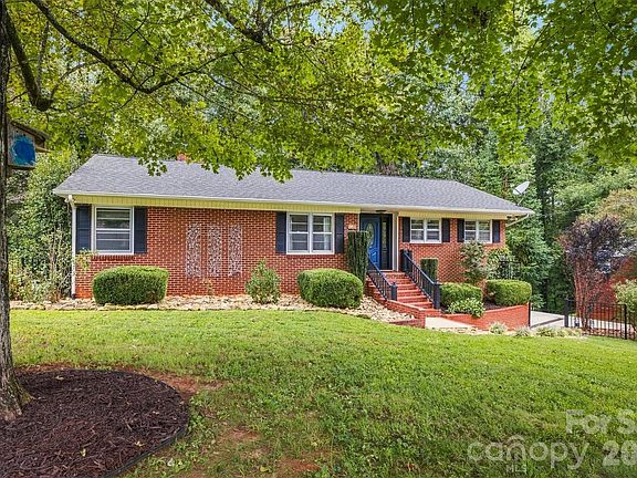 2nd image of 146 Maehill Pl SW