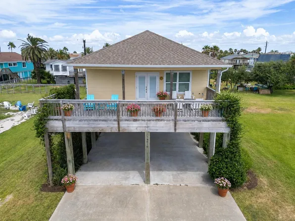 16610 Jolly Roger Rd, Jamaica Beach, TX 77554