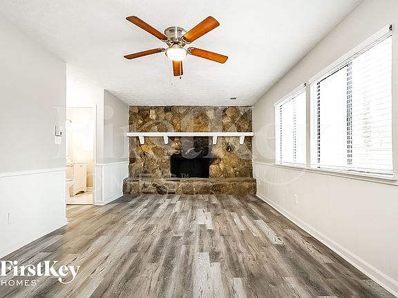 3rd image of 855 Lost Creek Cir