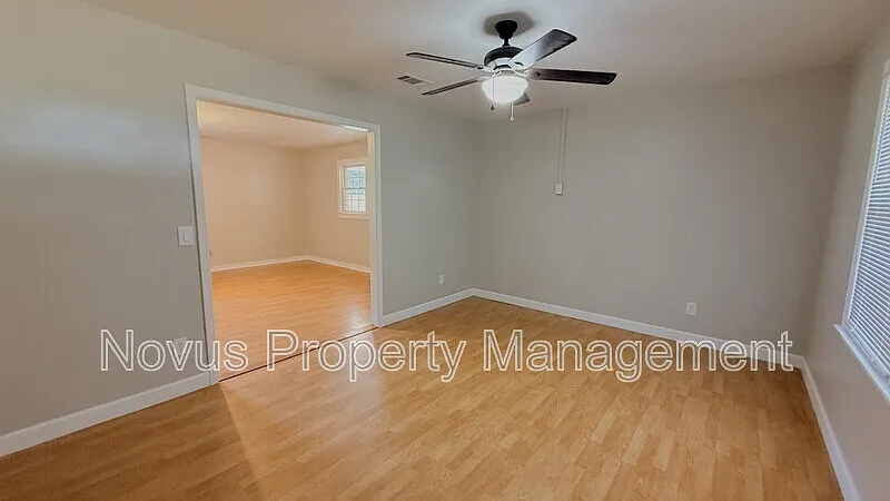 3 bed, 1.0 bath, 1260 sqft, $1,650 — Photo 4