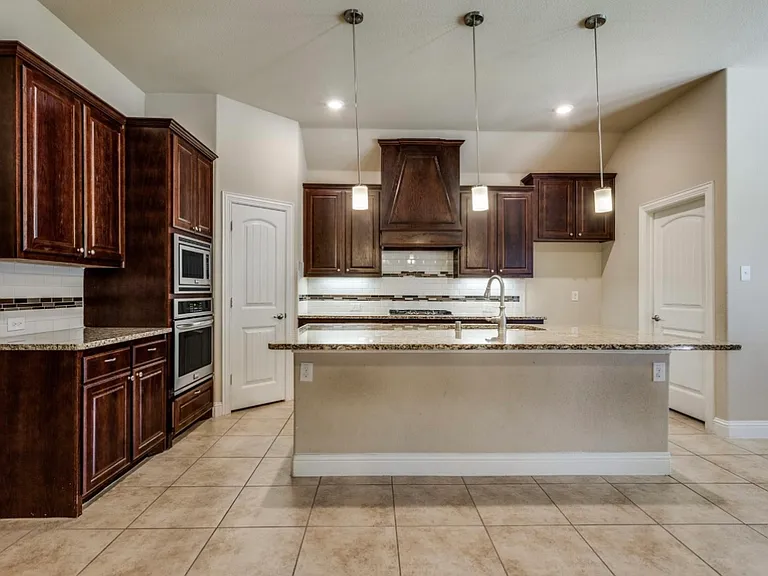 909 Sunnyvale Dr — Photo 7