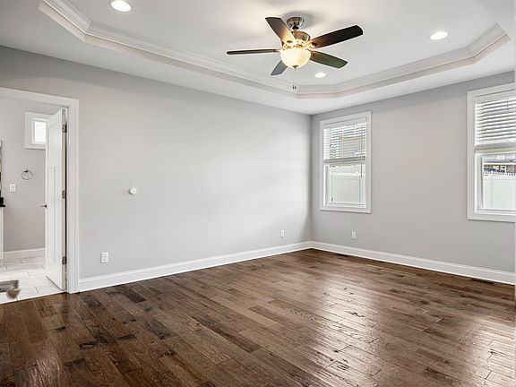 4th image of 202 Chloe Ln