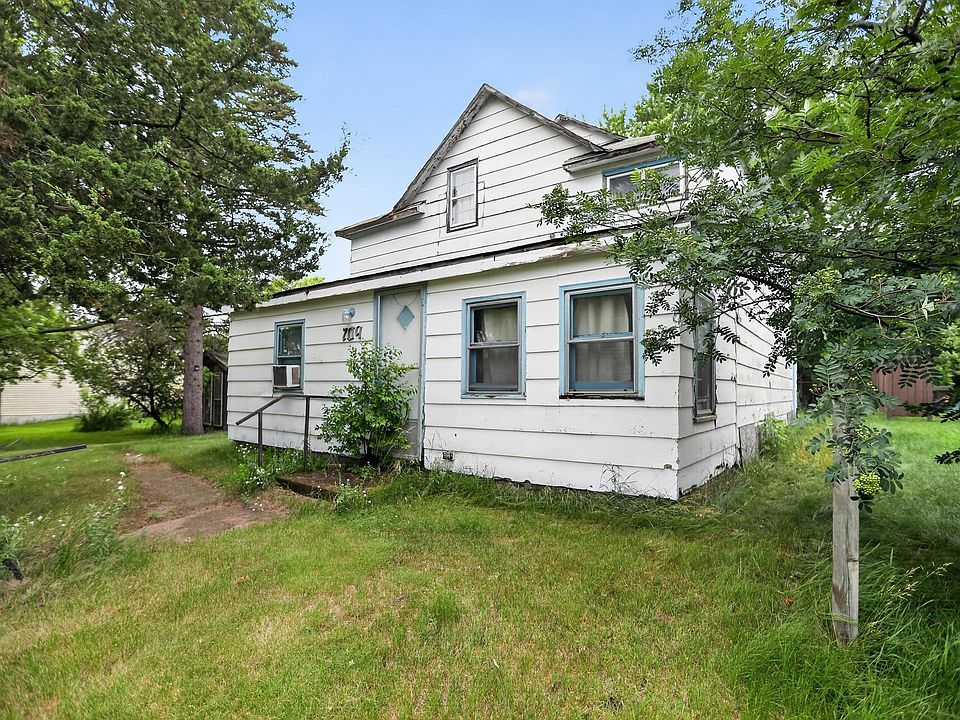 1st image of 709 9th St NE