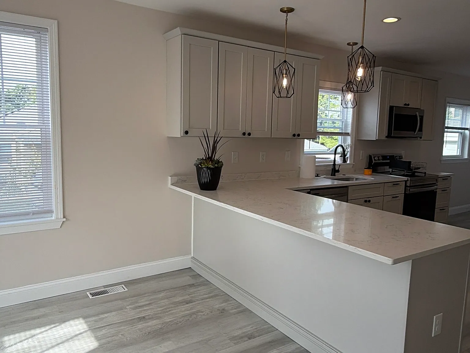 3 bed, 1100 sqft, $2,750 — Photo 2